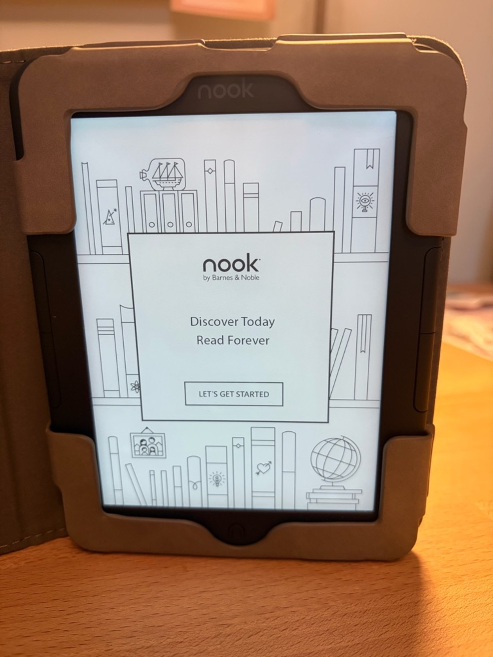 Barnes and Noble Nook eReader with gray cover - Picture 6 of 6